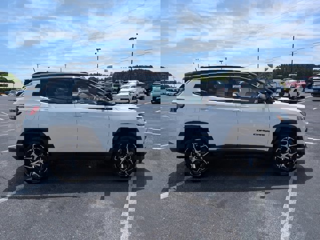 Used 2024 Jeep Compass Limited AWD/4WD image 6