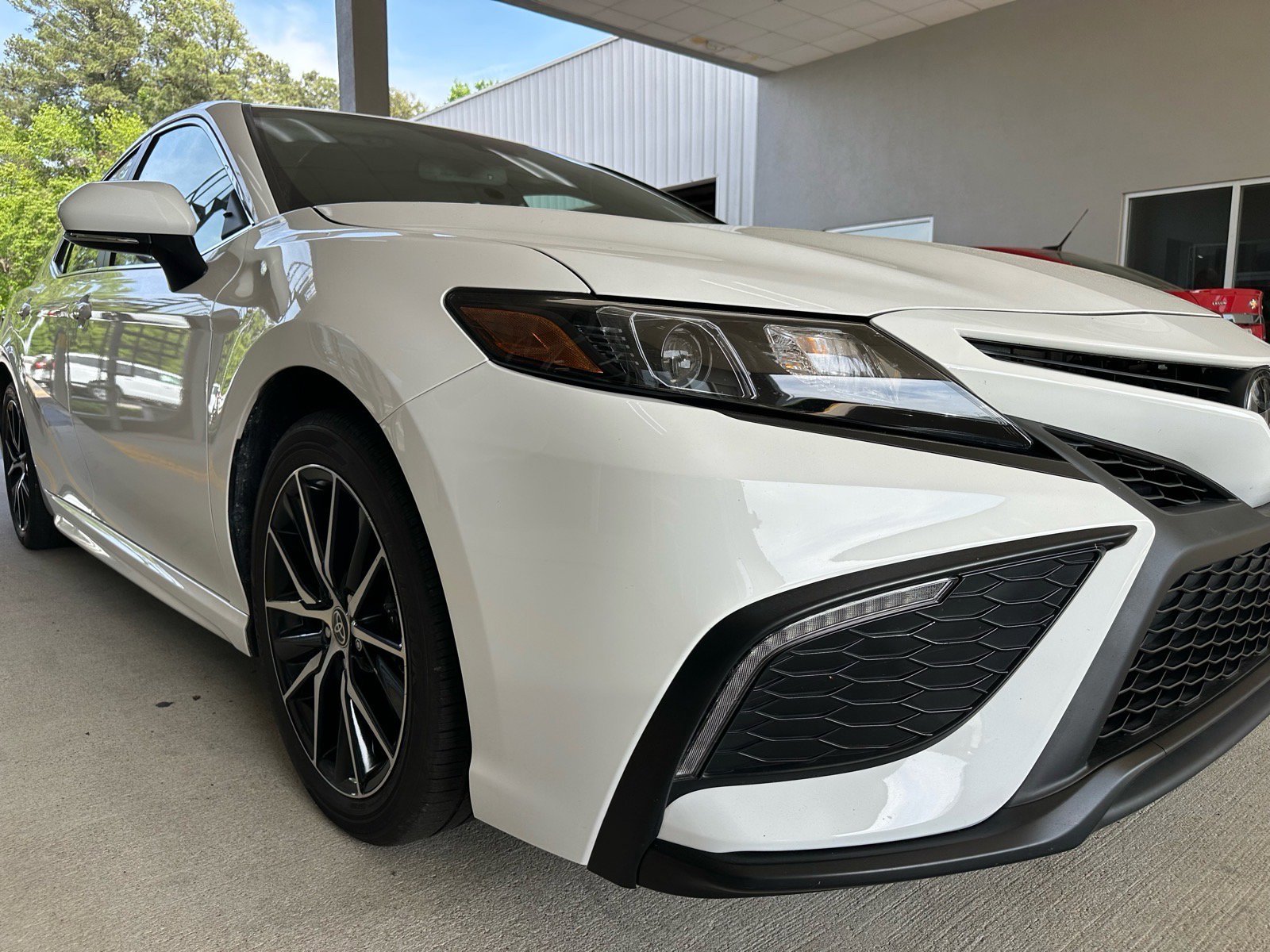 Used 2023 Toyota Camry SE w/ Convenience Package image 5