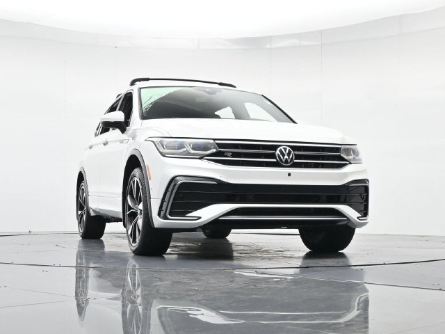 Used 2023 Volkswagen Tiguan SEL R-Line AWD/4WD image 31