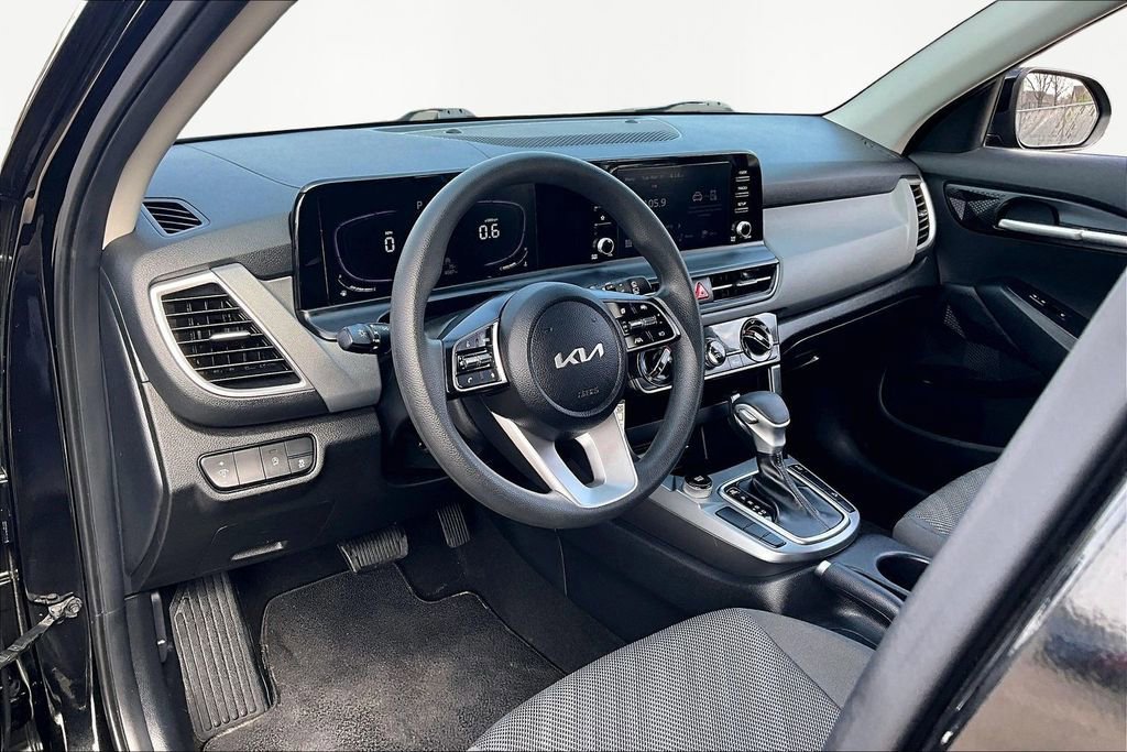 Used 2024 Kia Seltos LX AWD/4WD image 14