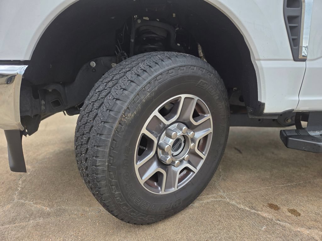 Certified 2025 Ford F350 Lariat w/ FX4 Off-Road Package AWD/4WD image 31