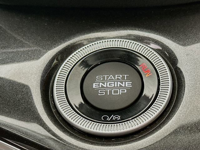 Used 2023 Jeep Grand Cherokee Laredo image 20