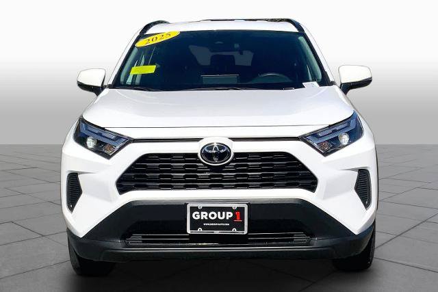 Used 2025 Toyota RAV4 XLE AWD/4WD image 4