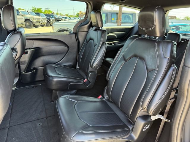 Used 2025 Chrysler Pacifica Select FWD image 16