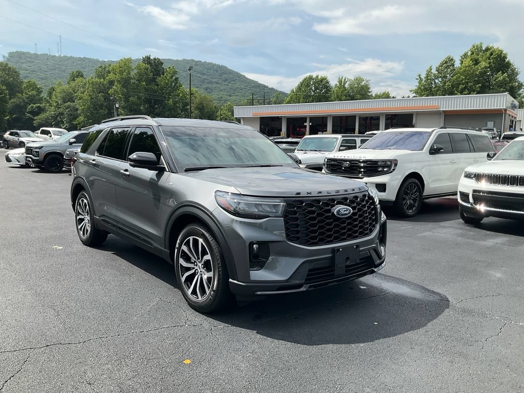 Certified 2026 Ford Explorer ST-Line RWD image 3