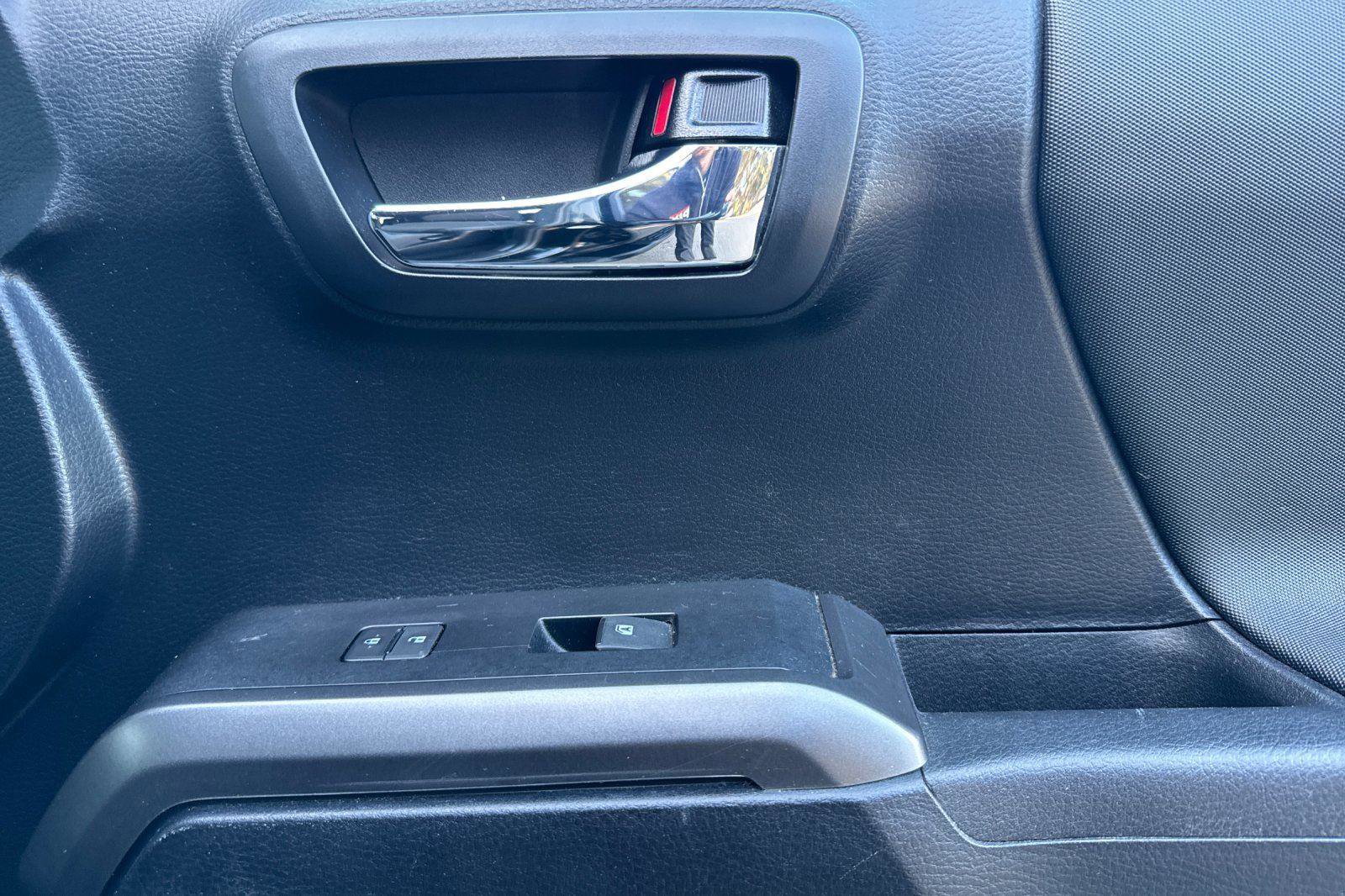 Used 2019 Toyota Tacoma TRD Sport image 11