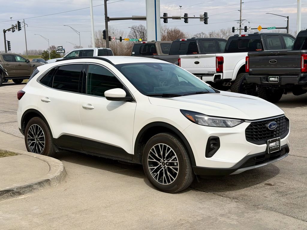 Certified 2025 Ford Escape SE image 7