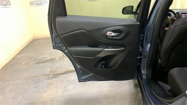 Used 2020 Jeep Cherokee Latitude w/ Cold Weather Group image 20