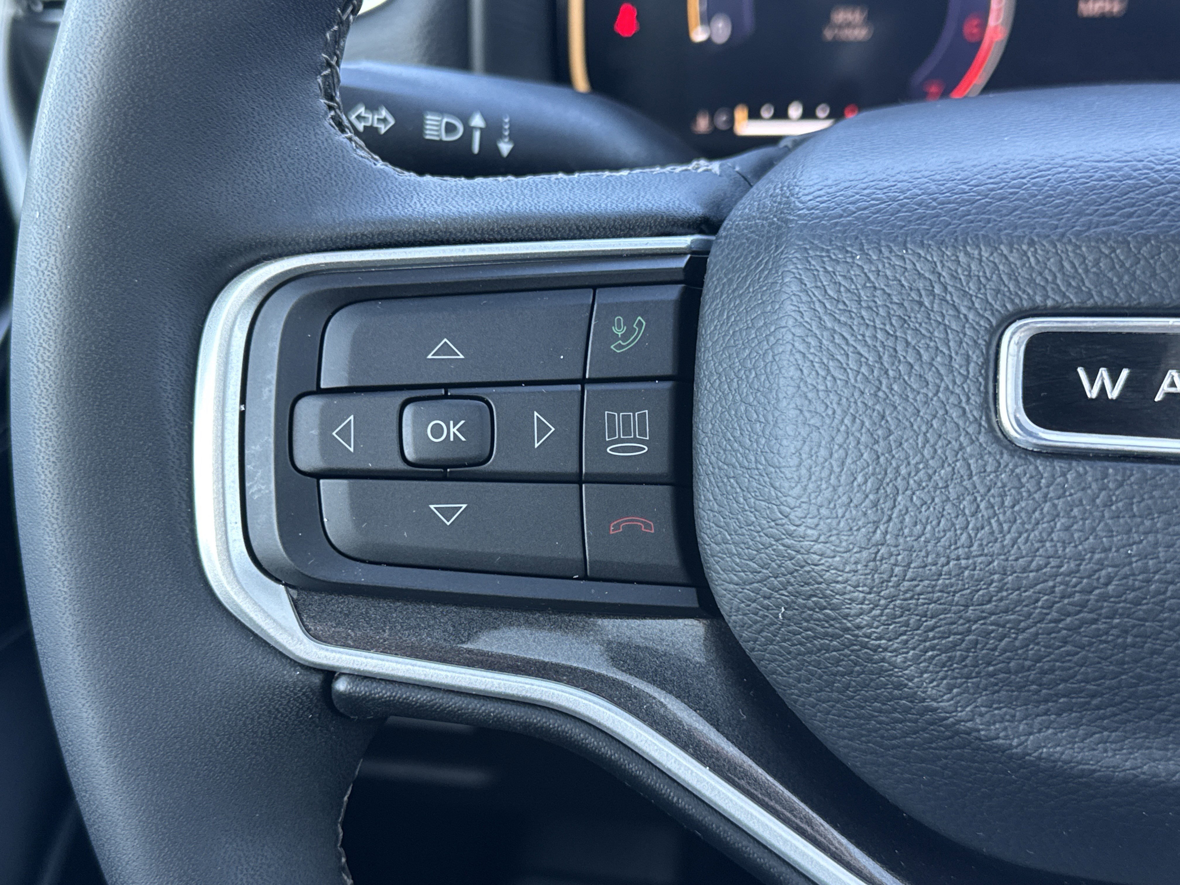 Used 2023 Jeep Wagoneer BASE w/ Premium Group I image 16