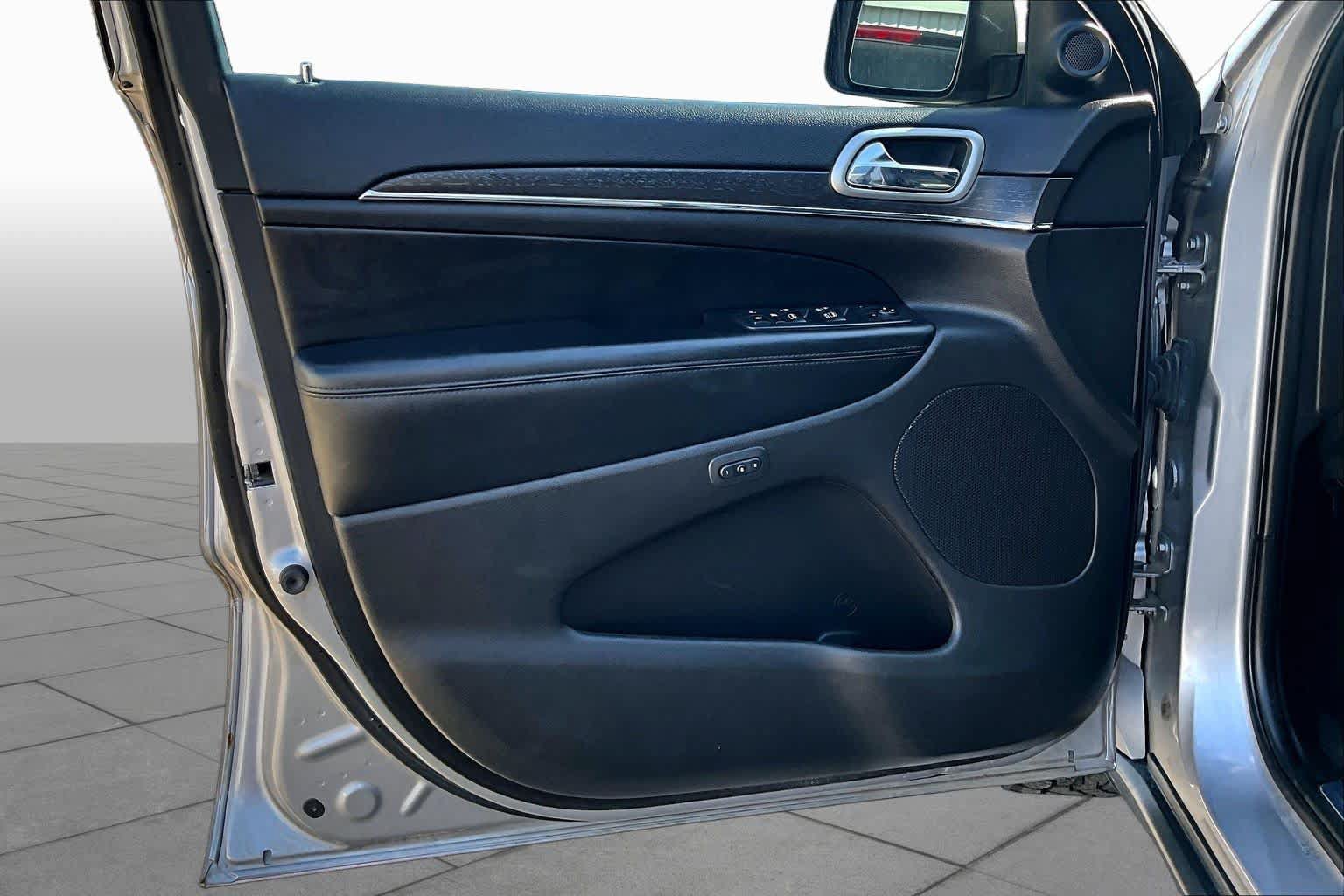 Used 2018 Jeep Grand Cherokee Limited RWD image 22