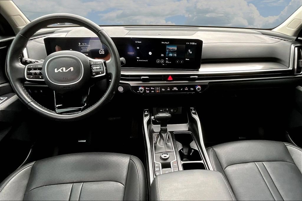 Used 2025 Kia Sorento EX w/ Panoramic Sunroof Package FWD image 9