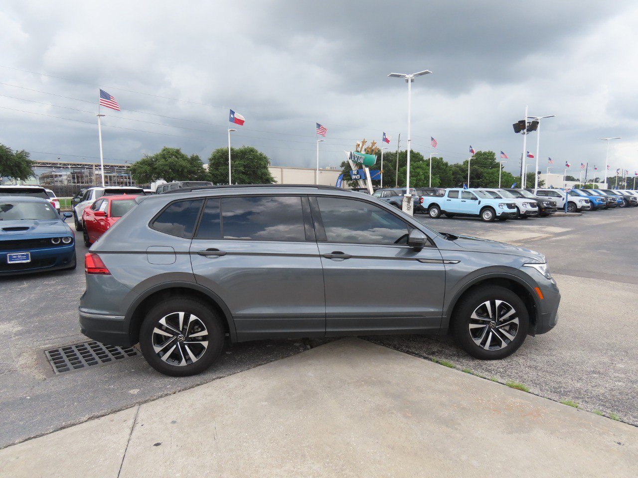 Used 2022 Volkswagen Tiguan S FWD image 8