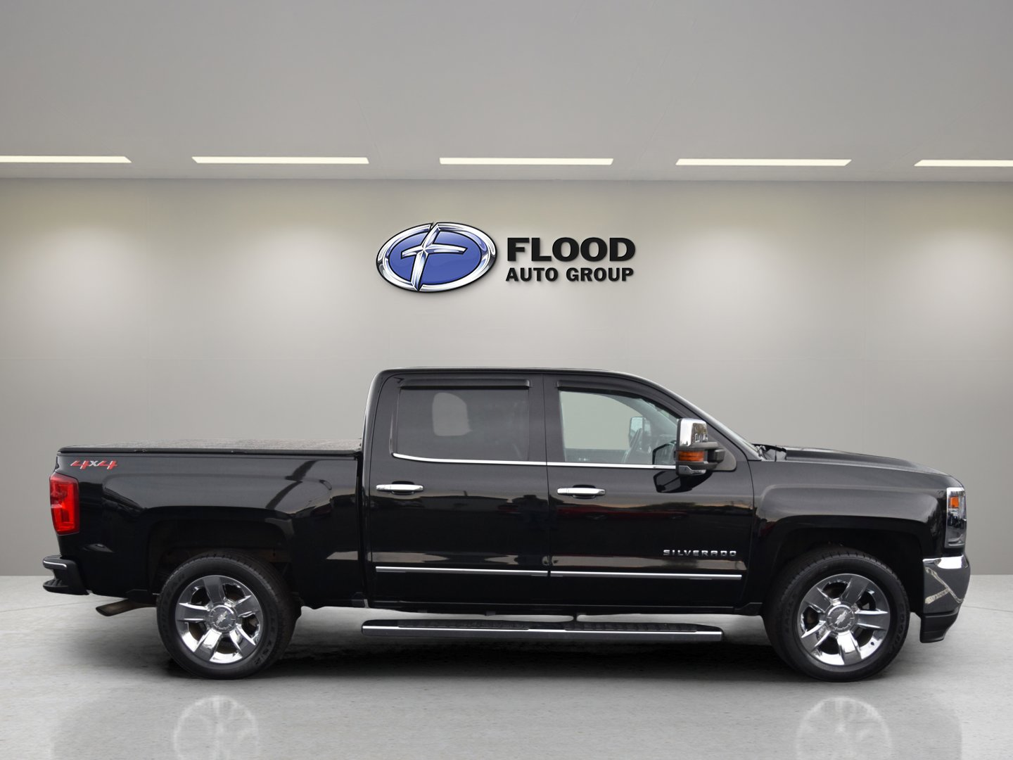 Used 2018 Chevrolet Silverado 1500 LTZ w/ LTZ Plus Package AWD/4WD image 3