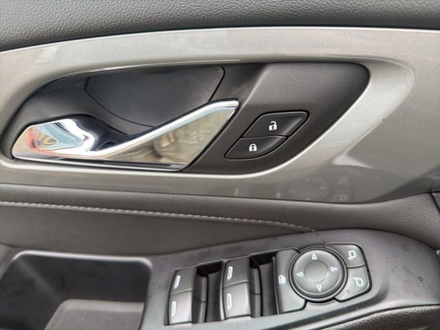 Used 2023 Chevrolet Traverse LT image 26
