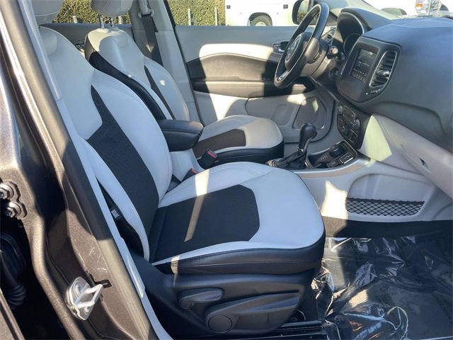 Used 2019 Jeep Compass Latitude image 30