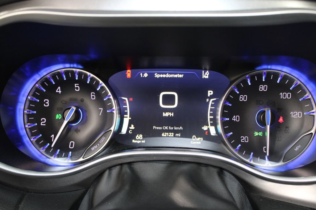 Used 2024 Chrysler Pacifica Touring-L image 36