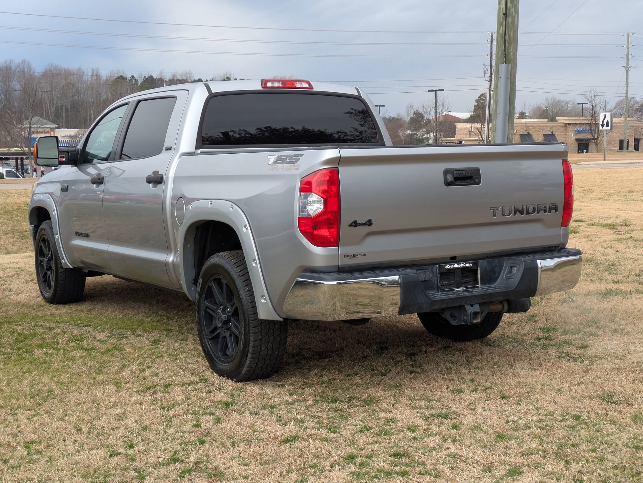 Used 2018 Toyota Tundra SR5 w/ SR5 Upgrade Package image 2