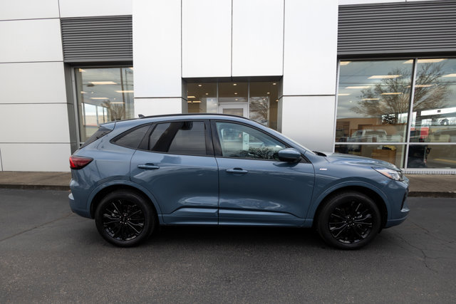 Certified 2025 Ford Escape ST-Line Elite w/ Premium Technology Package image 5