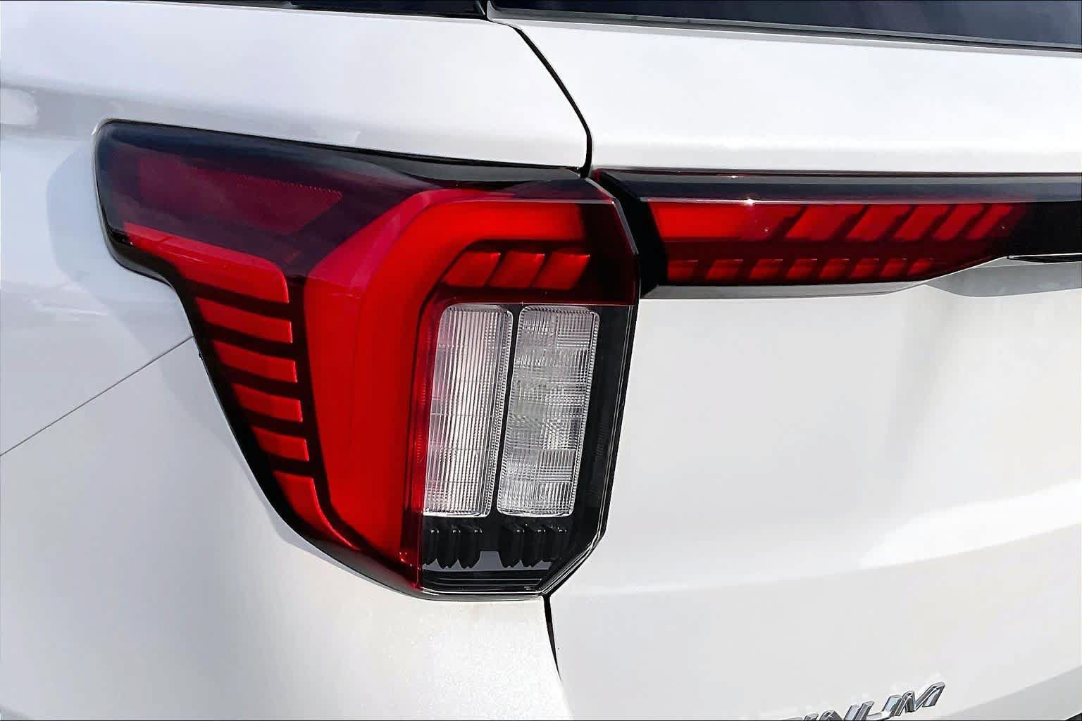 Certified 2025 Ford Explorer Platinum w/ Ultimate Package AWD/4WD image 29