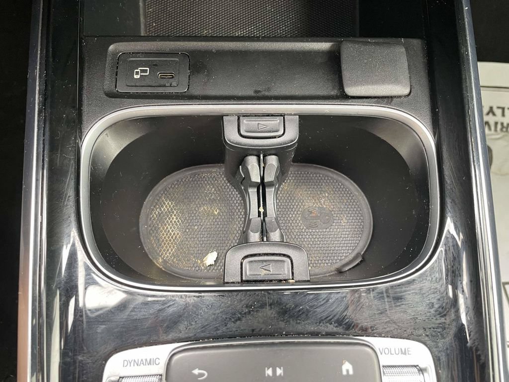 Used 2020 Mercedes-Benz GLB 250 4MATIC w/ Premium Package image 18