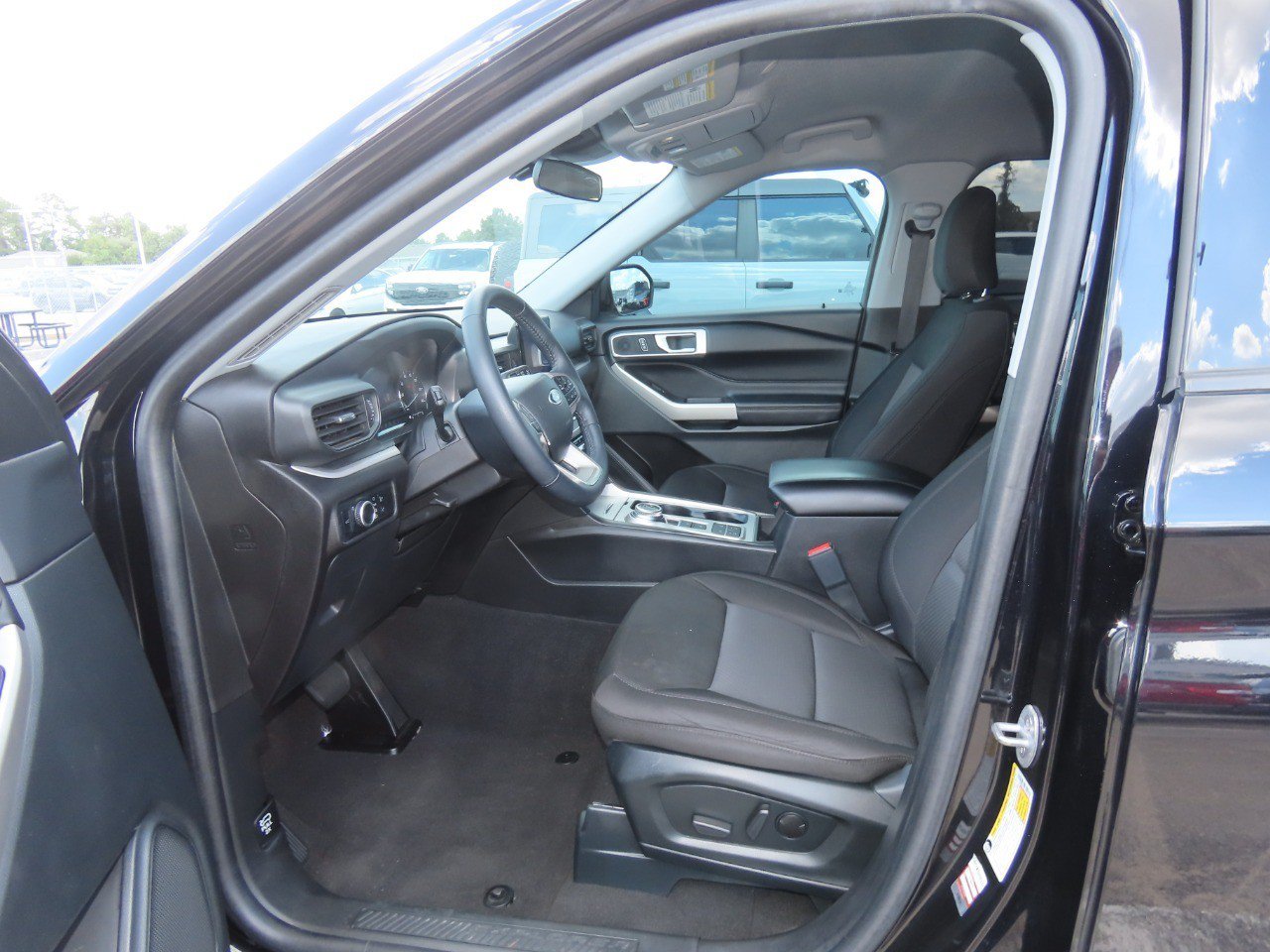 Certified 2023 Ford Explorer XLT RWD image 27