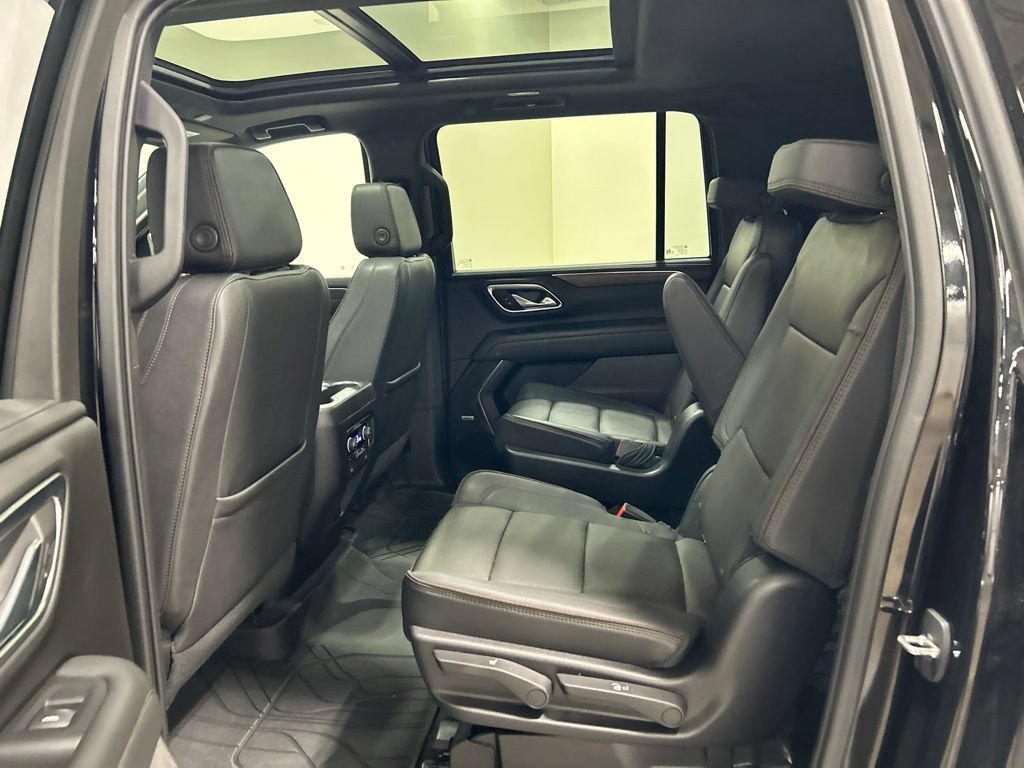 Used 2023 Chevrolet Suburban High Country AWD/4WD image 30