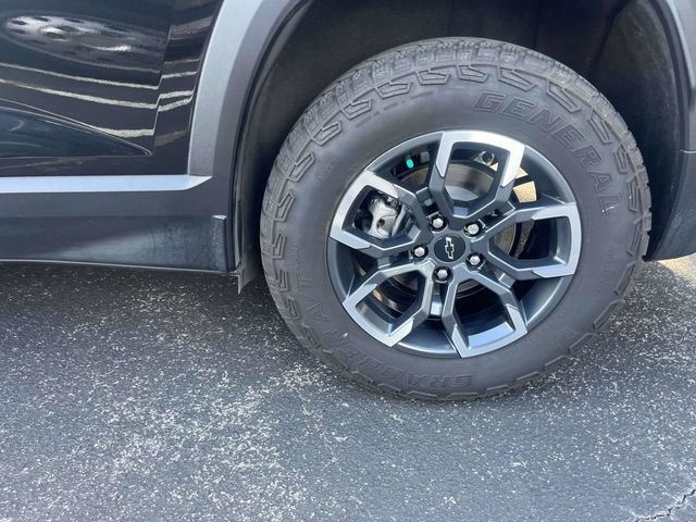 Used 2025 Chevrolet Equinox ACTIV w/ Safety and Technology Package FWD image 11