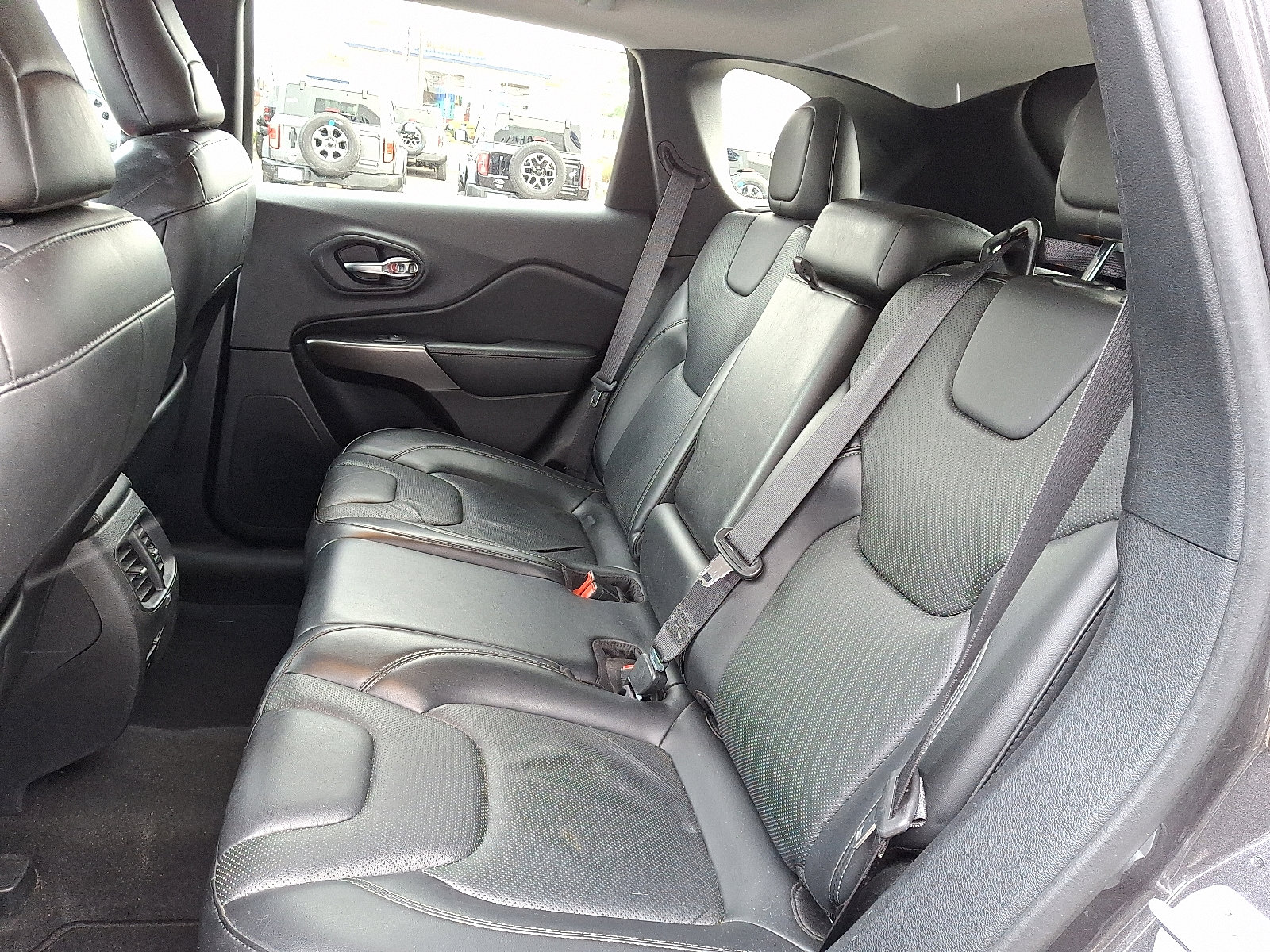 Used 2020 Jeep Cherokee Limited image 11