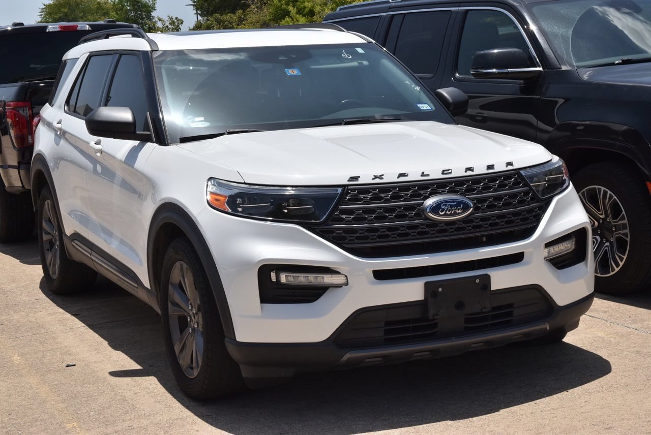 Certified 2021 Ford Explorer XLT w/ Equipment Group 202A RWD image 2