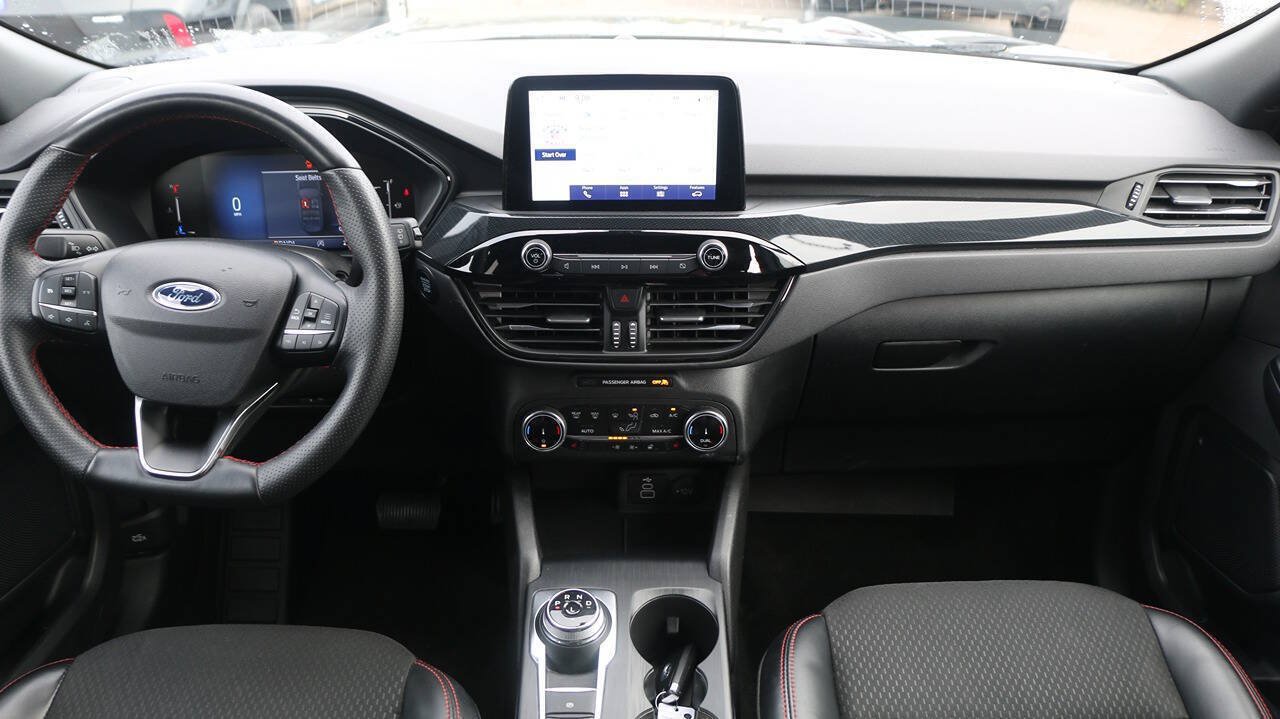 Certified 2025 Ford Escape ST-Line Select AWD/4WD image 17