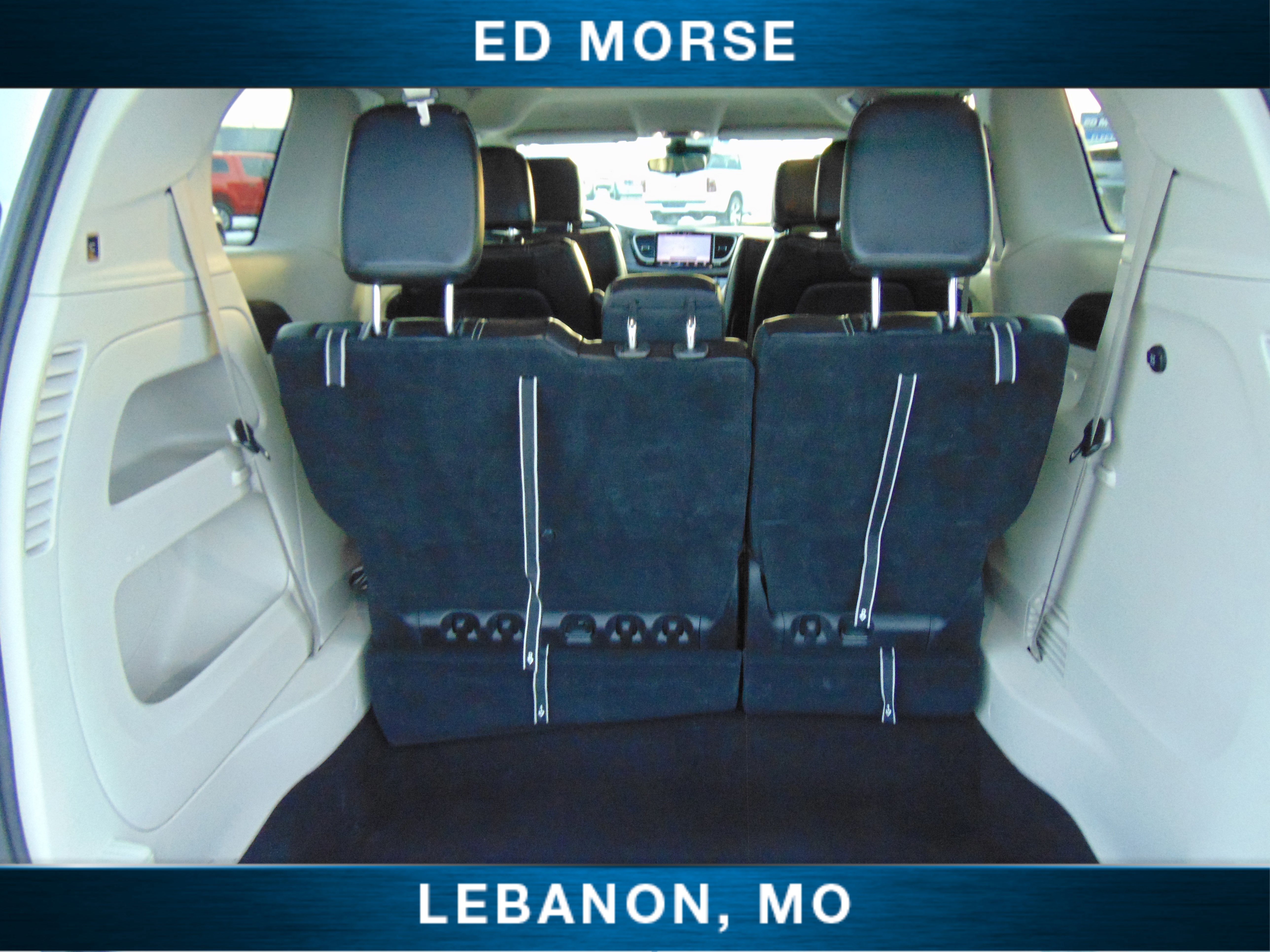 Used 2023 Chrysler Pacifica Touring-L image 12