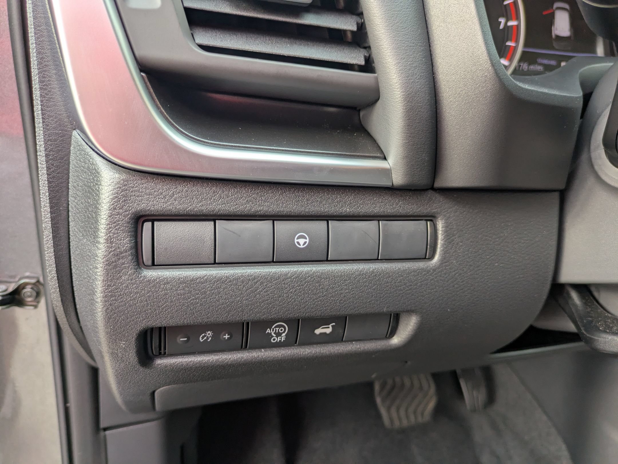 Used 2026 Nissan Rogue SV FWD image 17