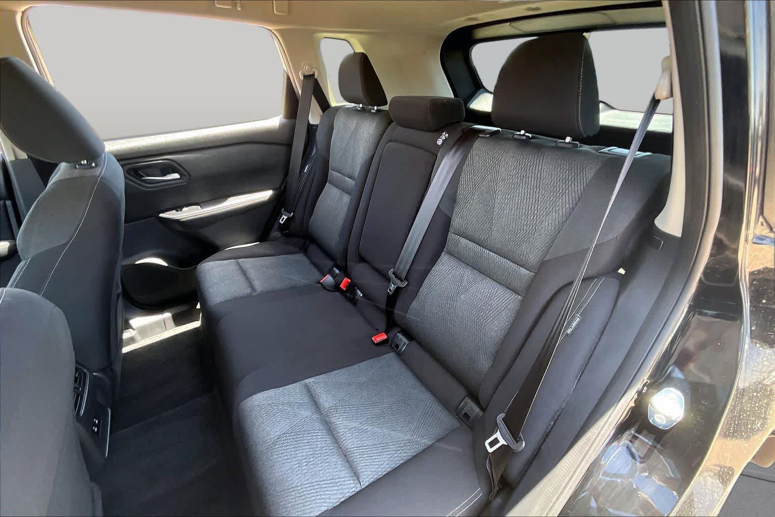 Used 2025 Nissan Rogue SV FWD image 20