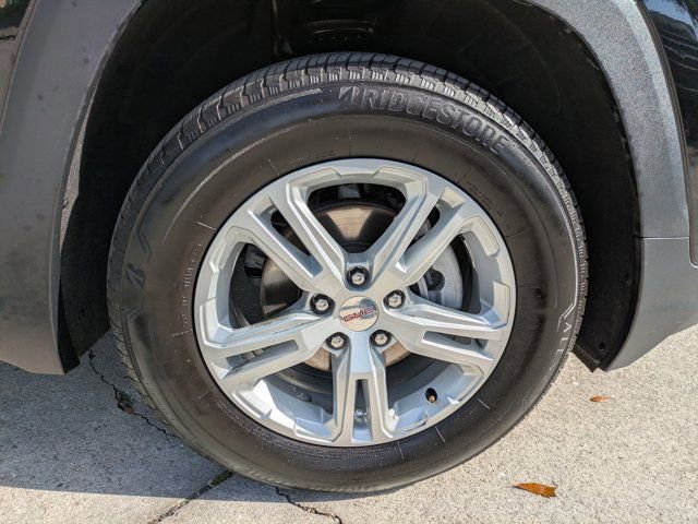 Used 2024 GMC Terrain SLE image 10