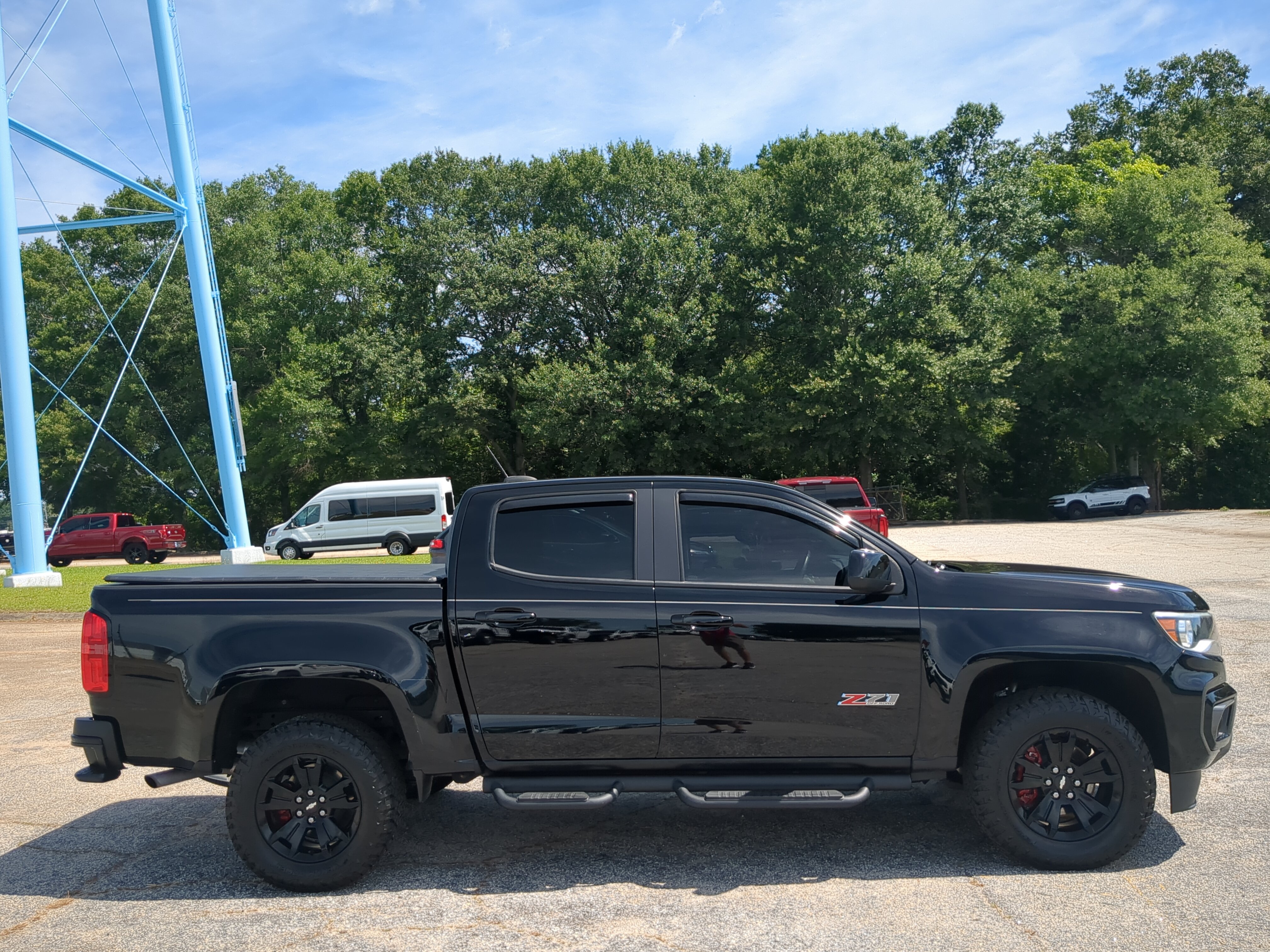 Used 2021 Chevrolet Colorado Z71 w/ Z71 Midnight Edition AWD/4WD video 2