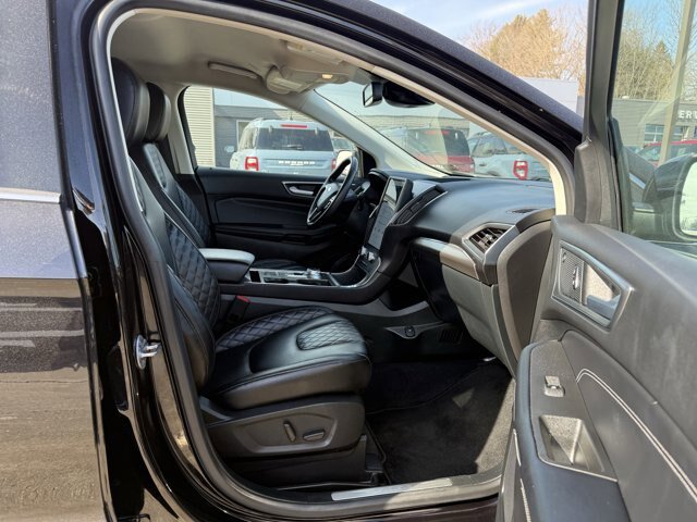 Certified 2024 Ford Edge Titanium AWD/4WD image 3