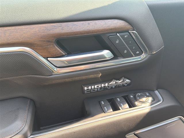 Used 2022 Chevrolet Silverado 1500 High Country w/ High Country Premium Package AWD/4WD image 15