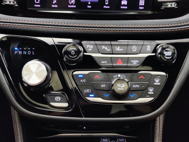 Used 2024 Chrysler Pacifica Pinnacle FWD image 39