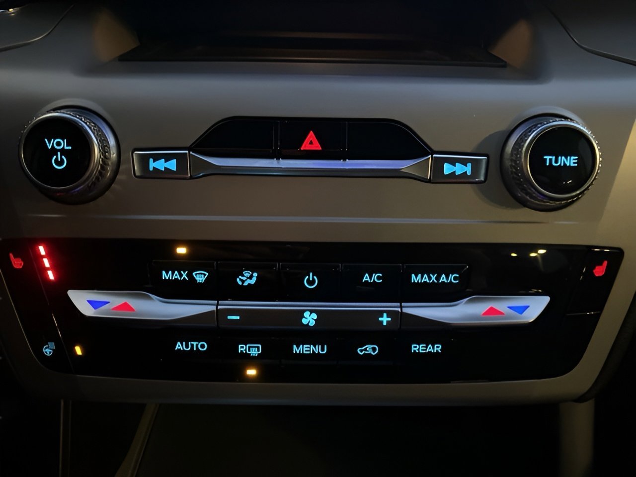 Certified 2023 Ford Explorer XLT w/ Equipment Group 202A image 21