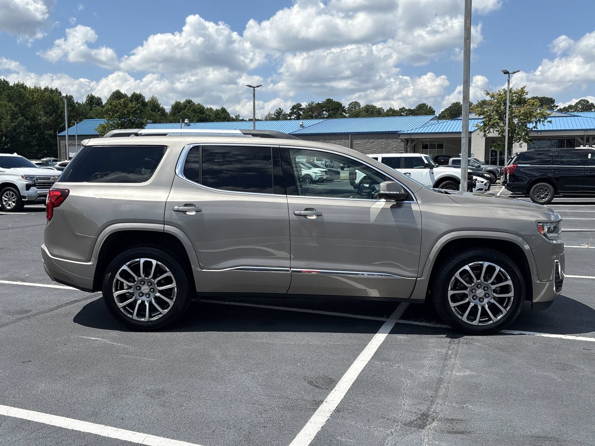 Used 2023 GMC Acadia Denali w/ Denali Ultimate Package FWD image 36