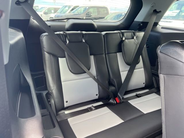 Certified 2022 Ford Explorer XLT w/ Equipment Group 202A RWD image 8