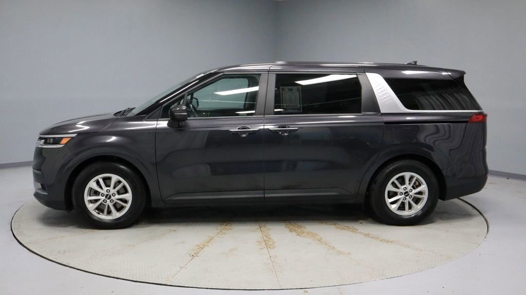 Used 2024 Kia Carnival LX image 2