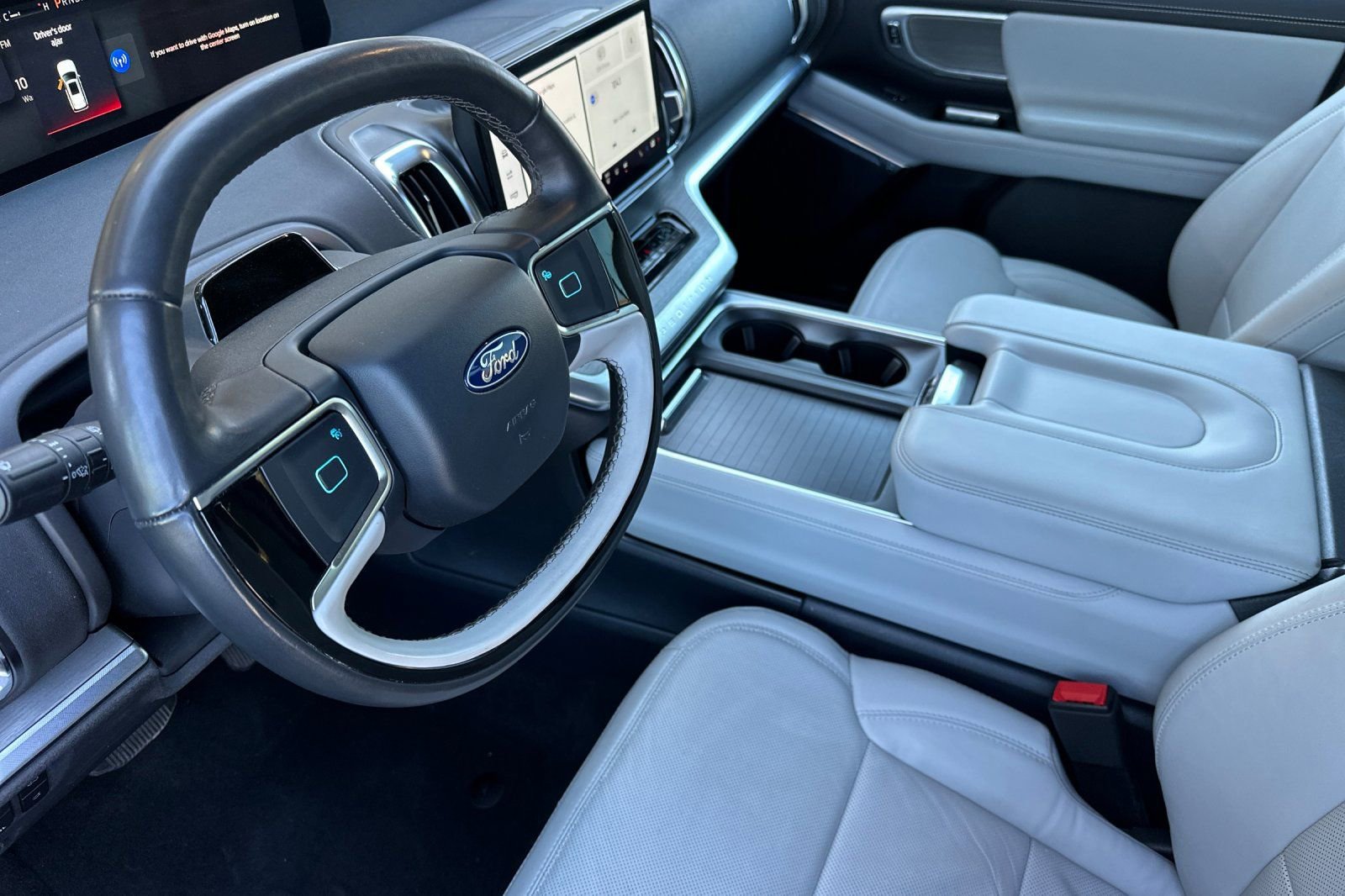 Certified 2025 Ford Expedition Max Platinum w/ Driver's Package AWD/4WD image 6