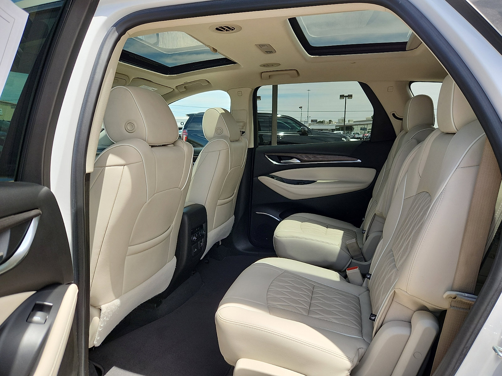 Used 2022 Buick Enclave Avenir FWD image 9