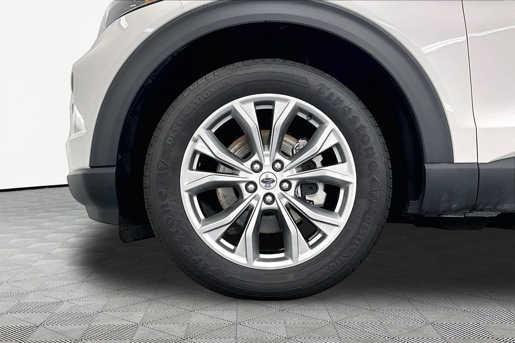 Certified 2022 Ford Explorer XLT w/ Equipment Group 202A AWD/4WD image 9