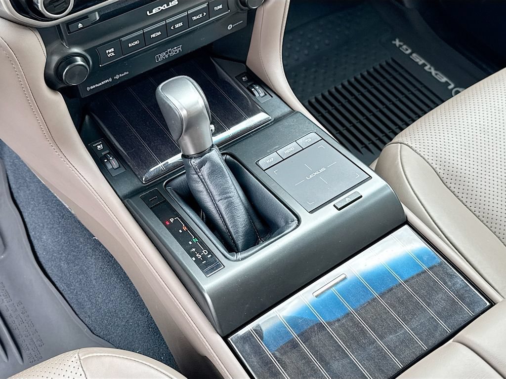 Used 2023 Lexus GX 460 Luxury w/ Accessory Package AWD/4WD image 19