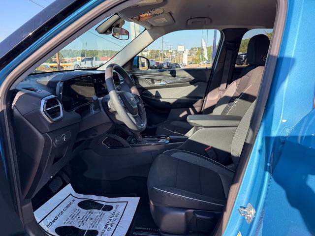 Used 2025 Chevrolet TrailBlazer LT AWD/4WD image 16