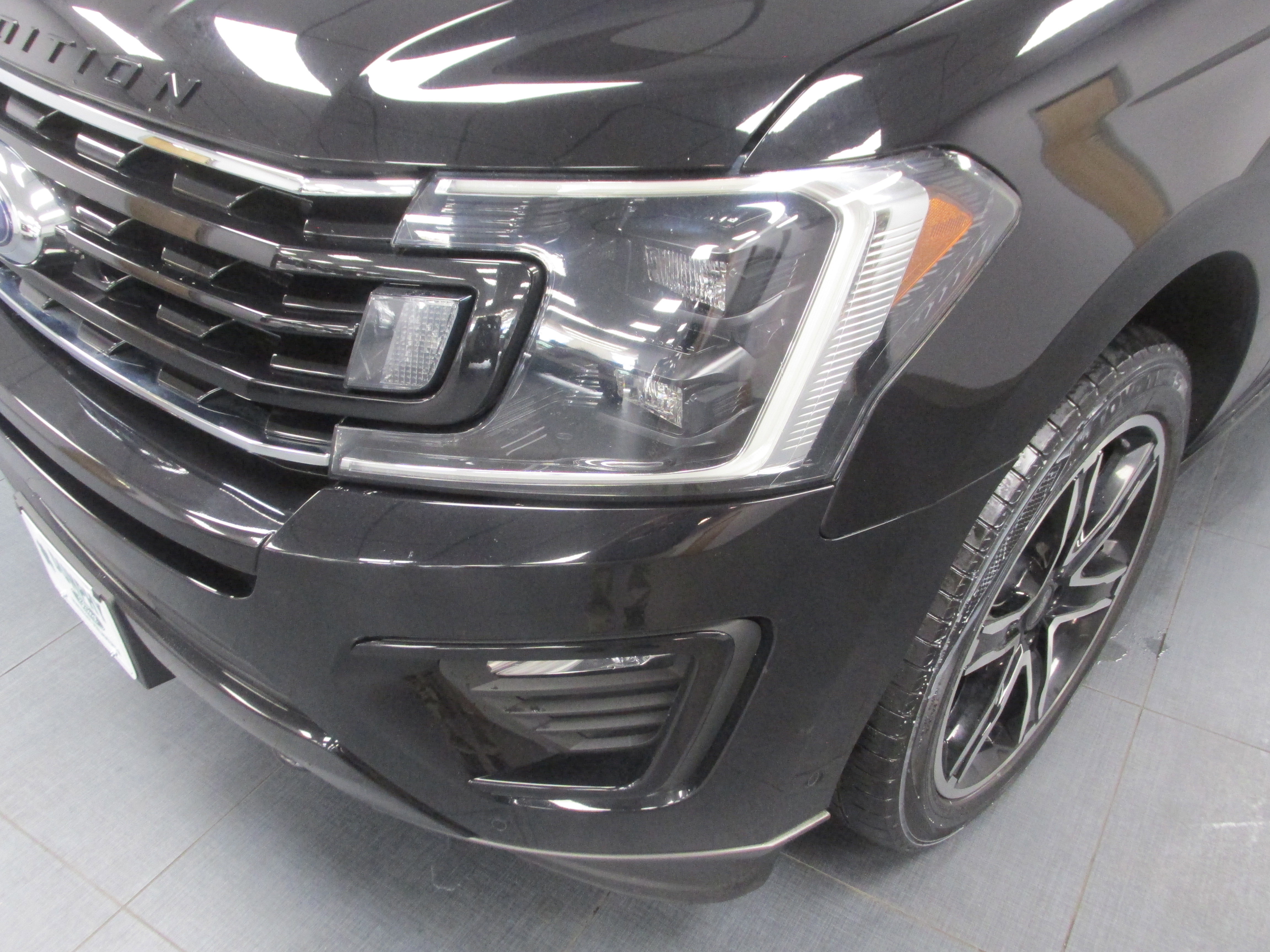 Certified 2020 Ford Expedition Limited w/ Equipment Group 303A image 9