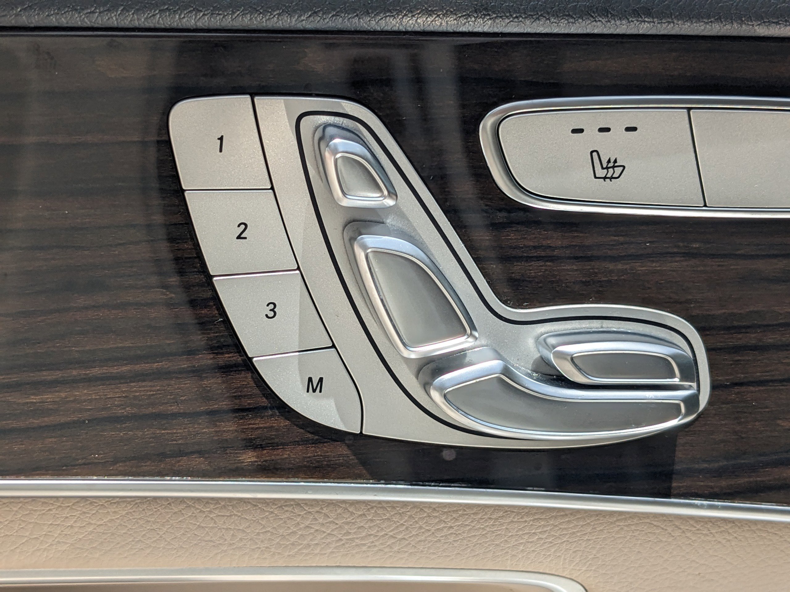 Used 2021 Mercedes-Benz GLC 300 4MATIC w/ Exterior Lighting Package image 17