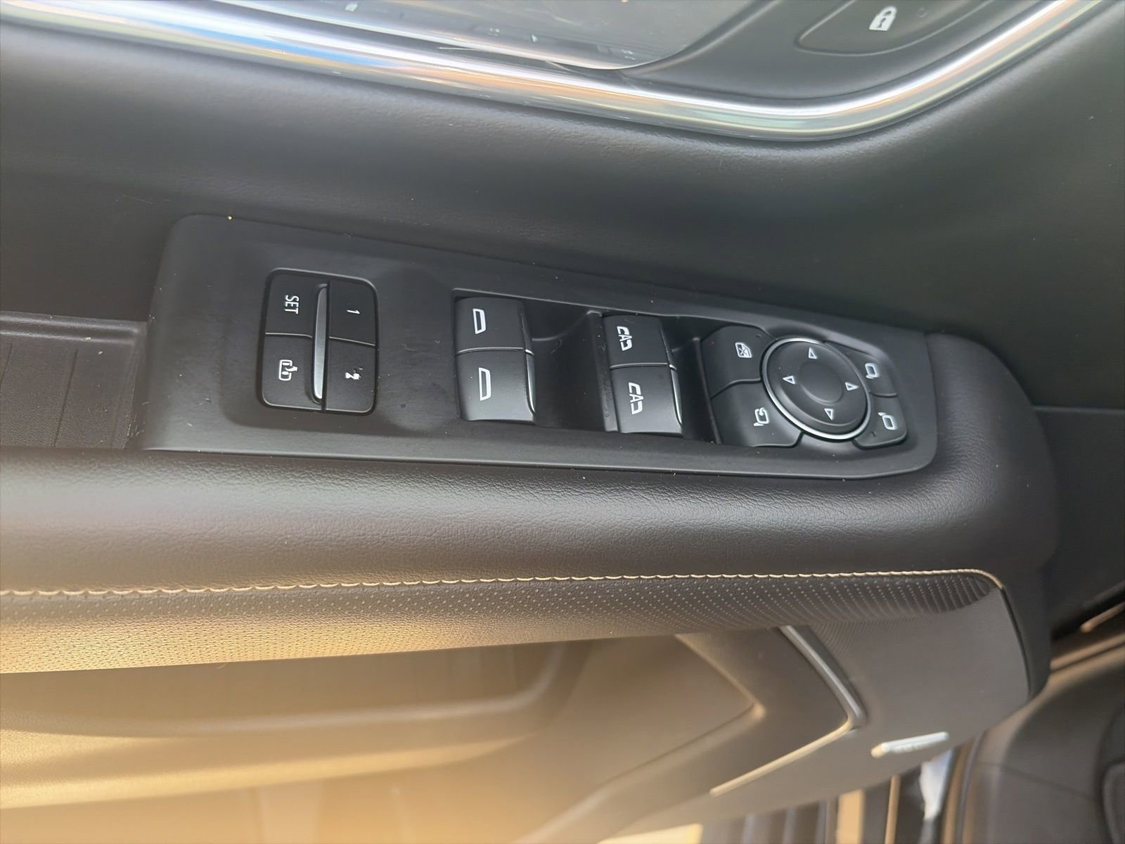 Used 2021 Chevrolet Suburban Premier w/ Premium Package RWD image 14